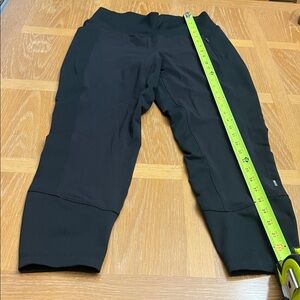 REI Black Cropped Active Leggings